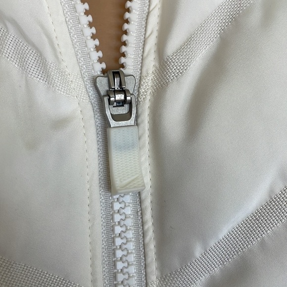 Brand New Nike Aeroloft Ventilated Lightweight Warmth Golf Cream Zippered Jacket - Picture 7 of 16